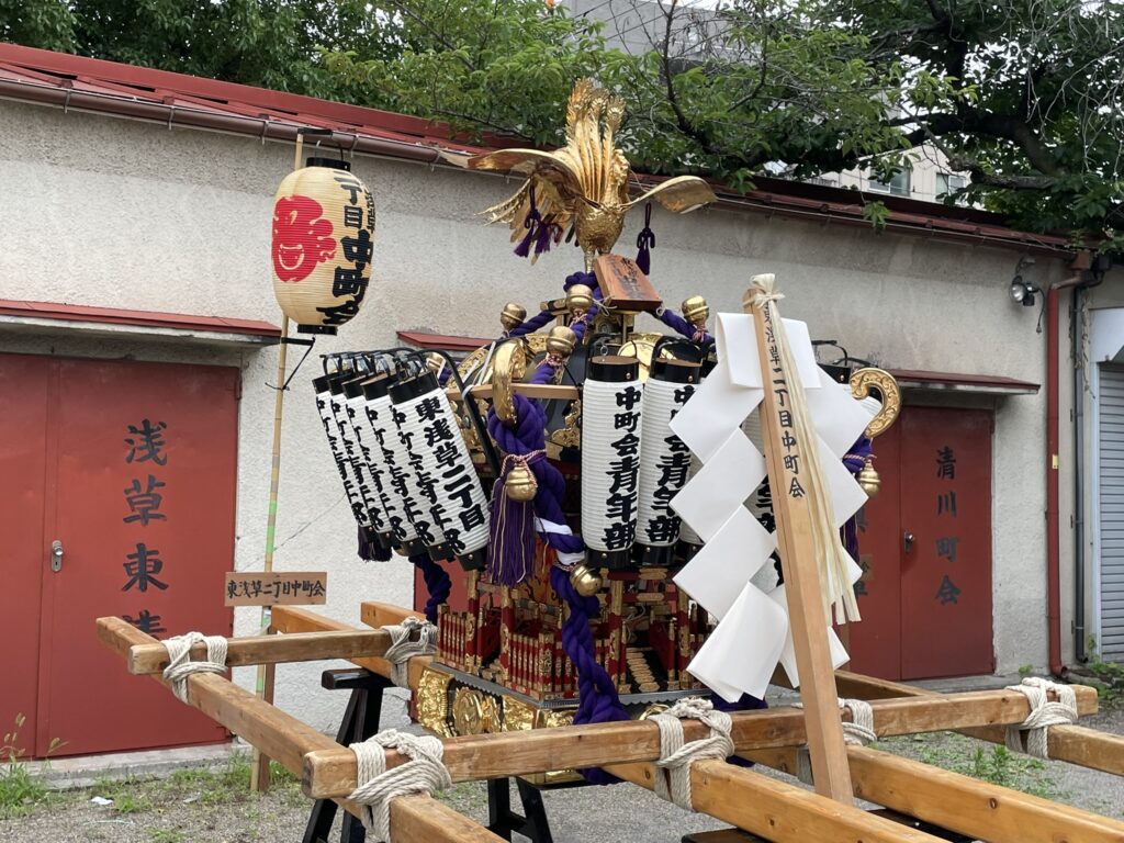 【東浅草二丁目中町会の町内神輿】