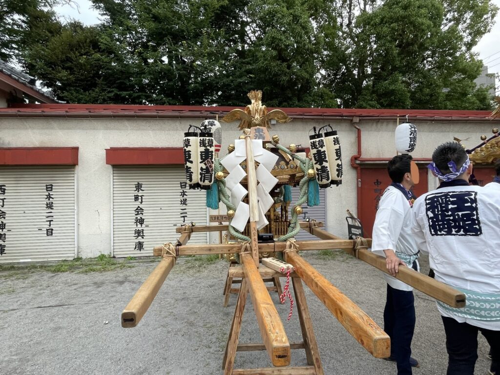 【浅草東清町会の町内神輿】