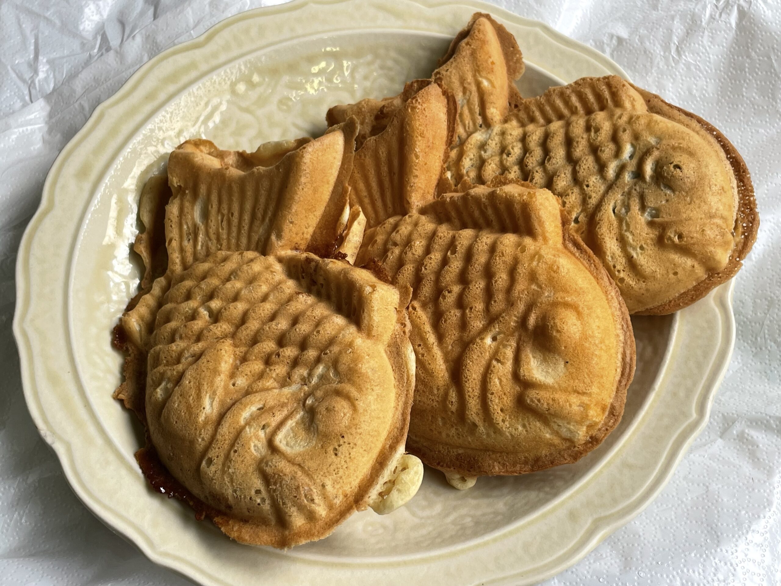 左から「ほっとく」「カスタードクリーム」「あんこ」のたい焼き