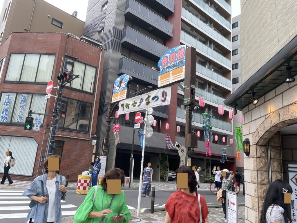 国際通りの近く。ここから、七夕まつりの通りが始まる。