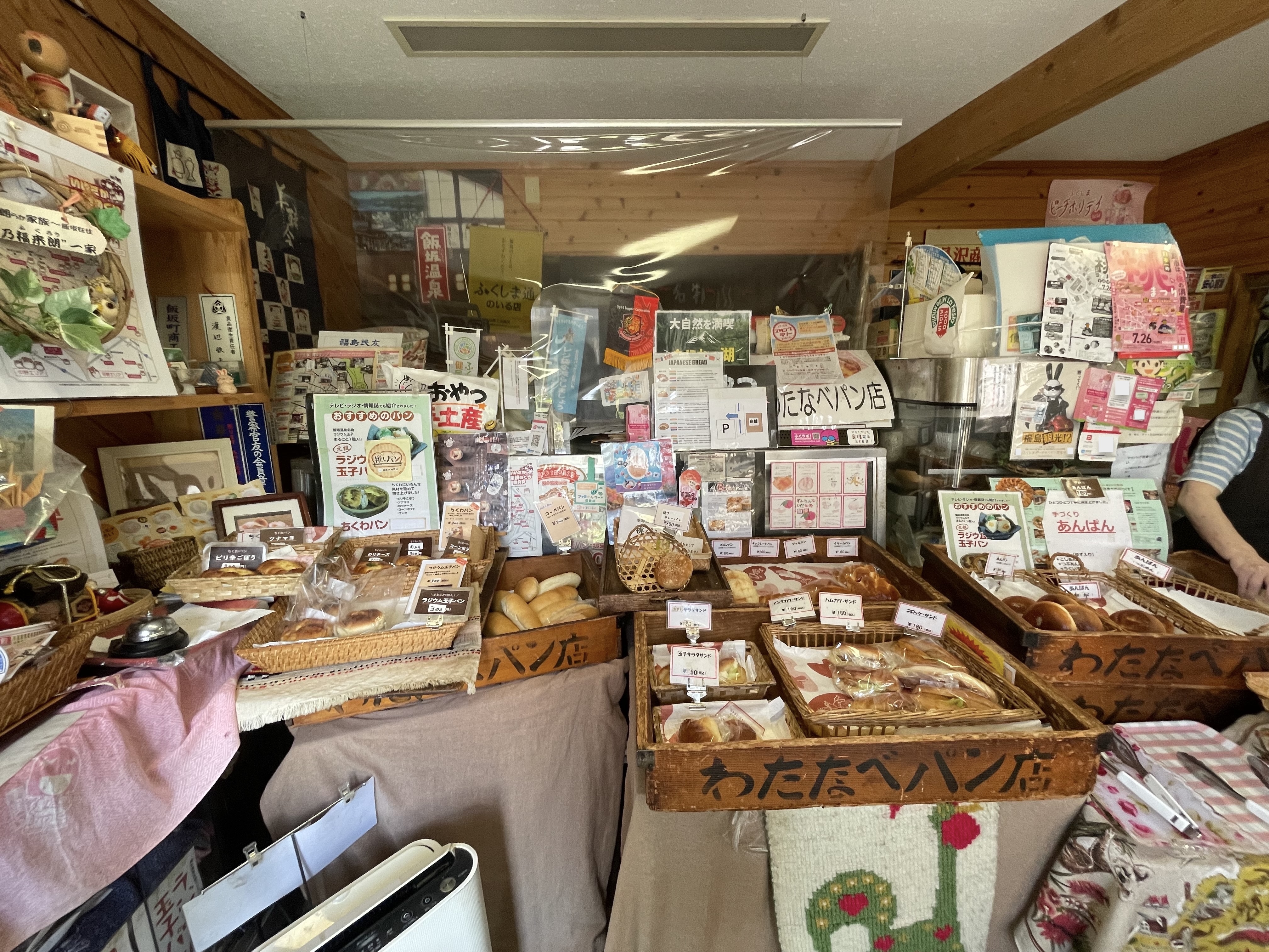 店内に並ぶパン