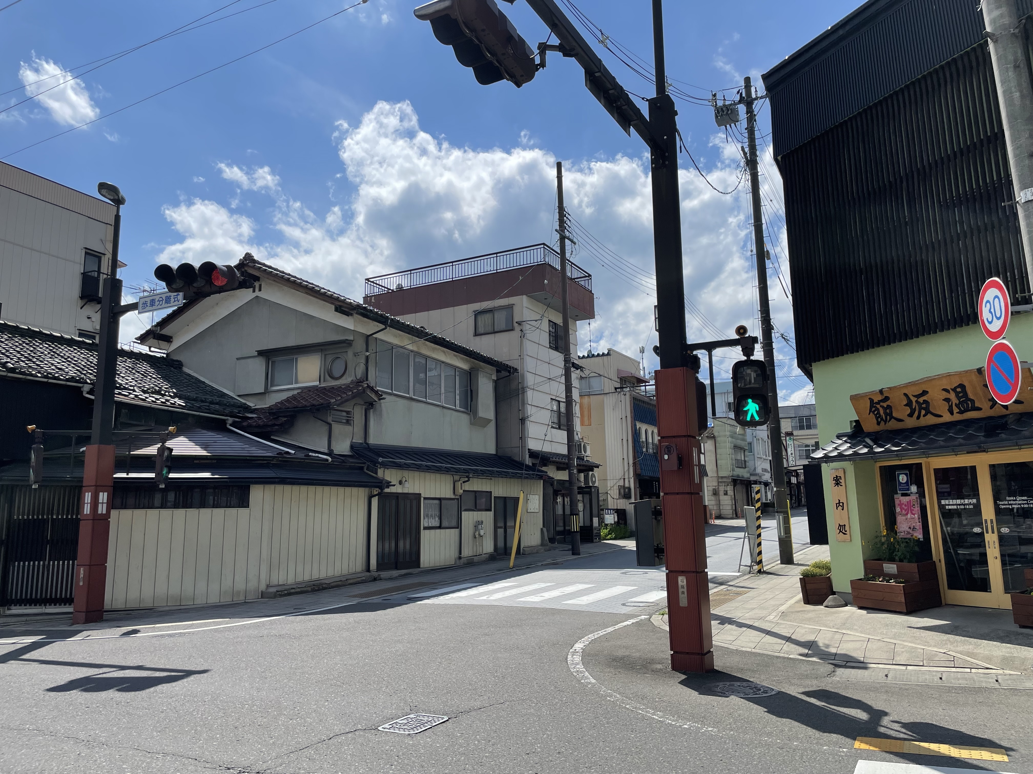 湯沢通りの街並み