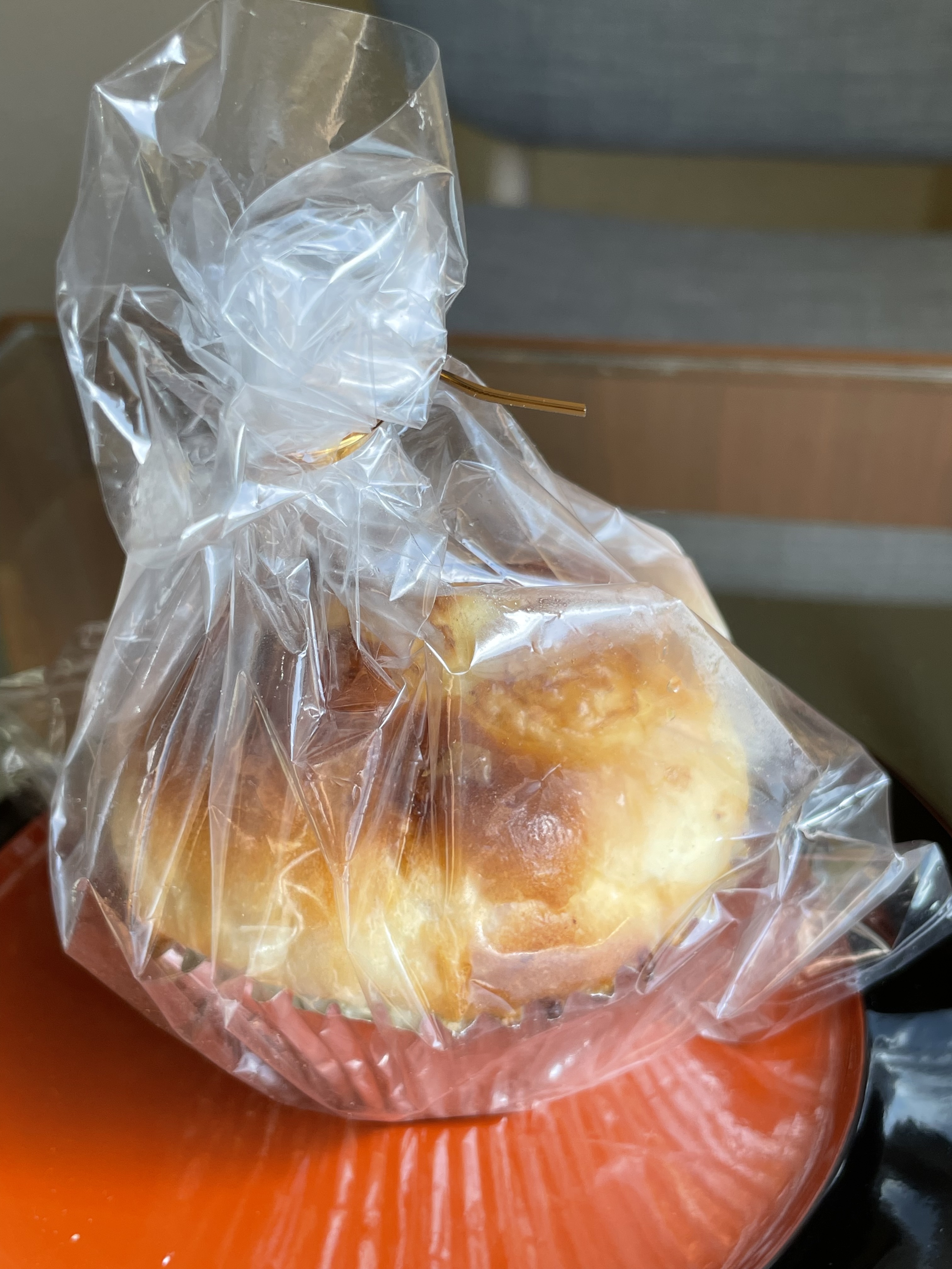 ラッピング袋で丁寧に包まれている