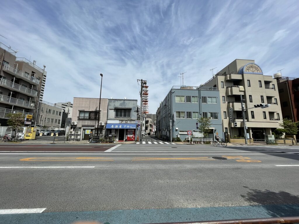 日本堤2丁目ちかくの吉野通り。