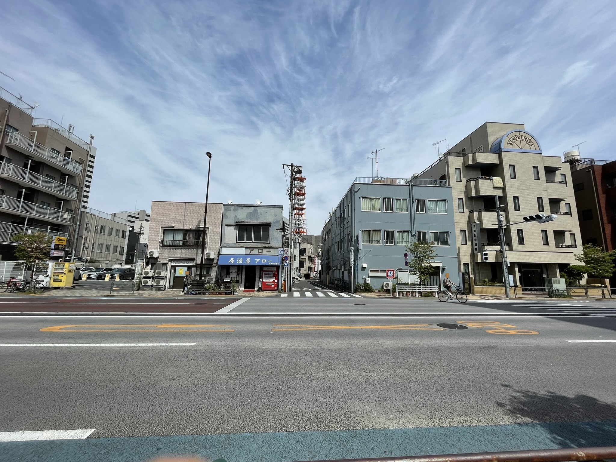 日本堤2丁目ちかくの吉野通り。
