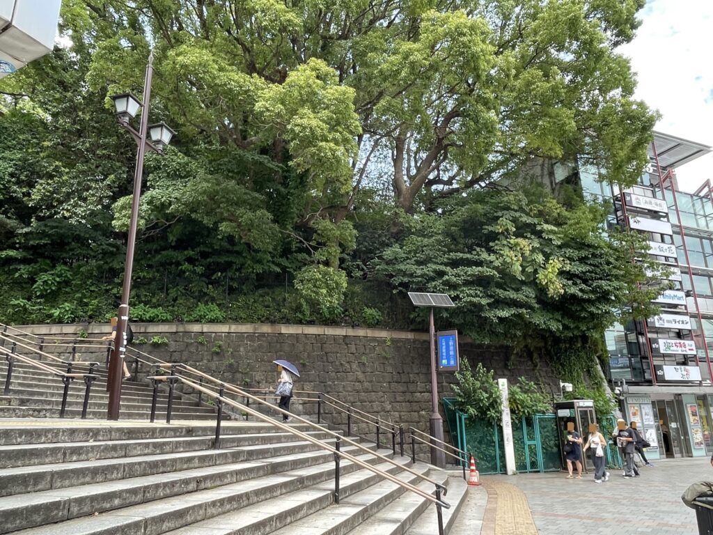 上野公園へ上がる石段