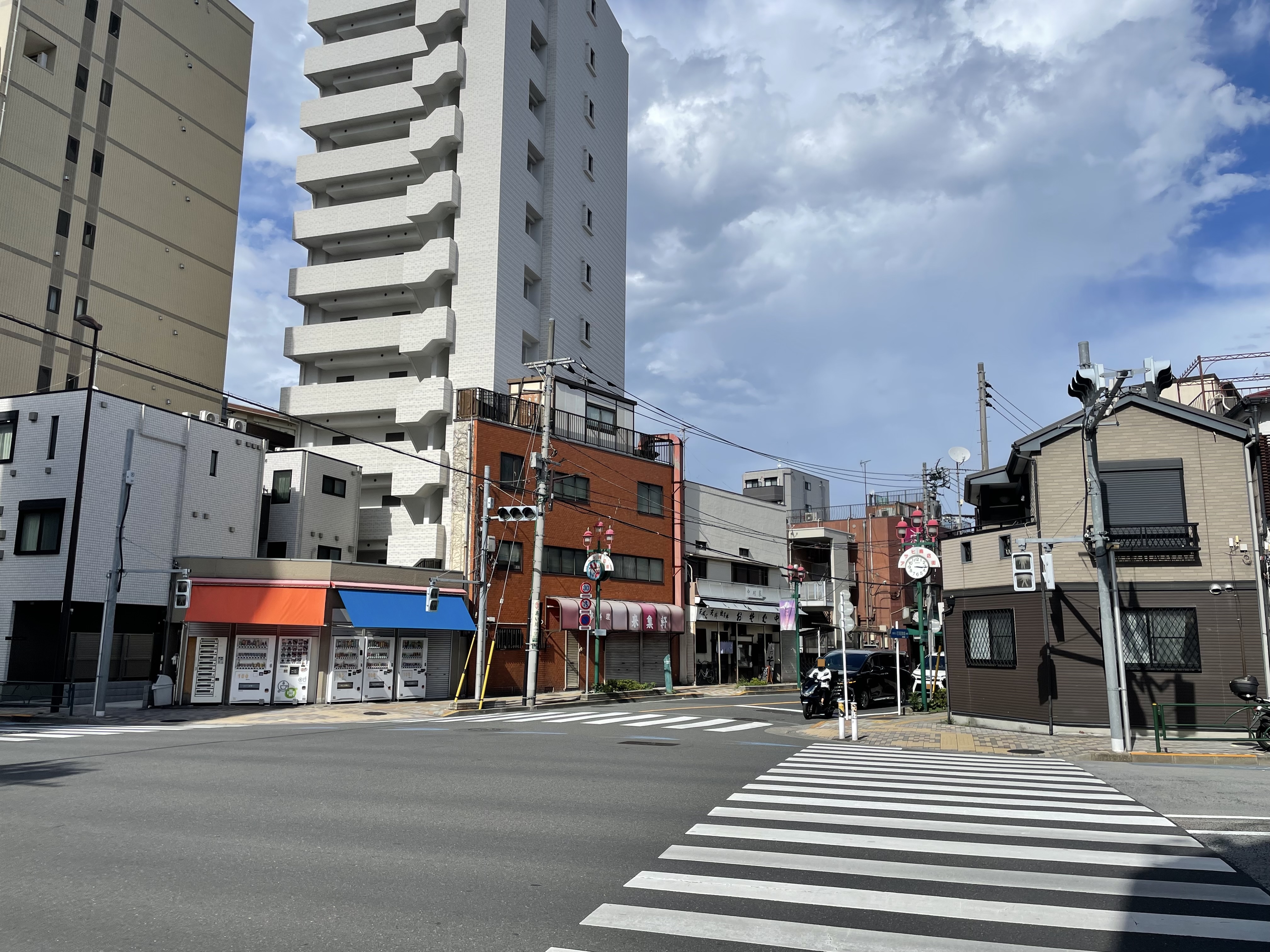 「吉野通り」から見た「アサヒ会商店街」入口