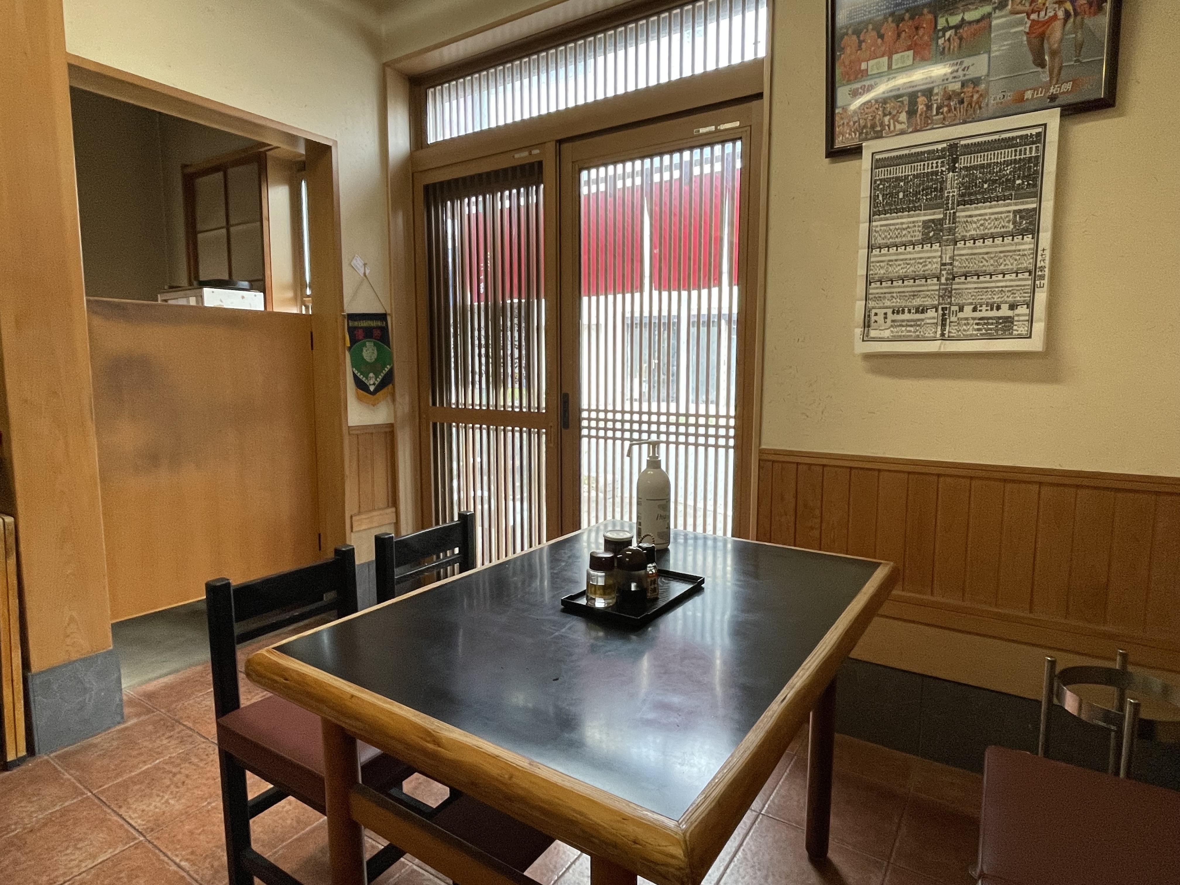 店内のテーブル席