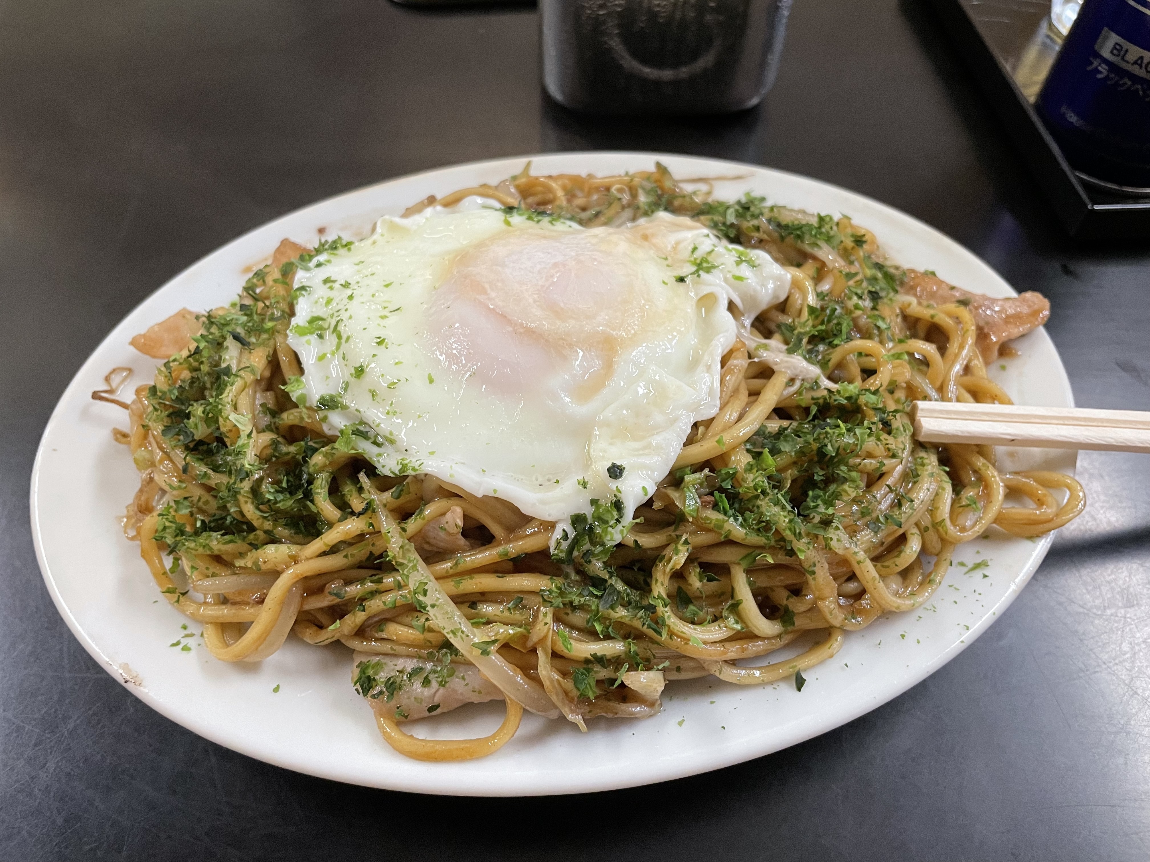 【豚バラ目玉焼きそば】