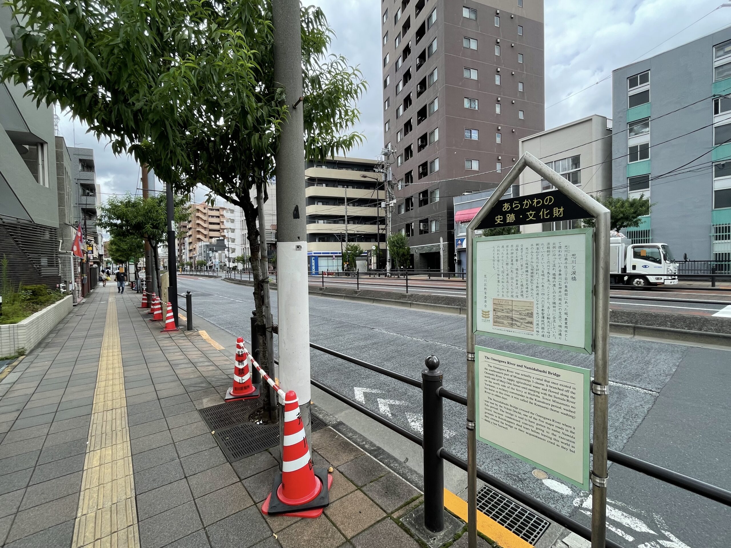 JR・日比谷線「南千住駅」へと続く「吉野通り」