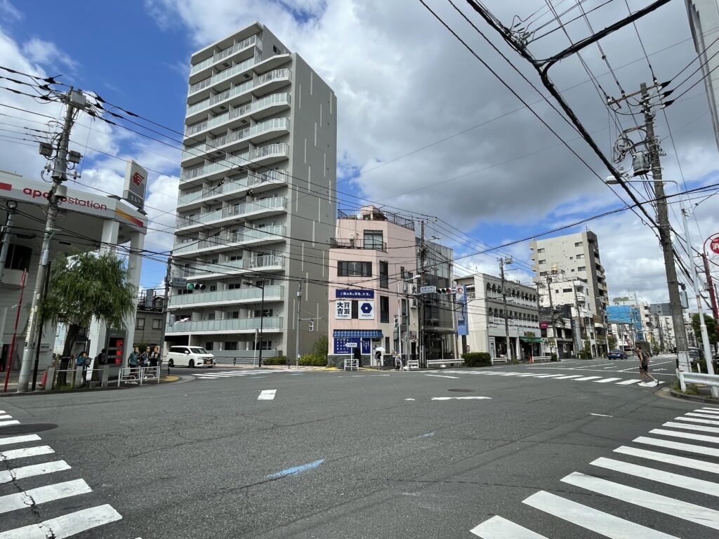 「土手通り」にある「吉原大門」の交差点