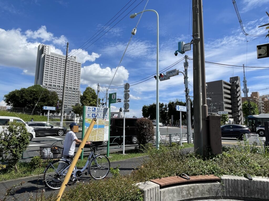 「川の手通り」と「白鬚橋」