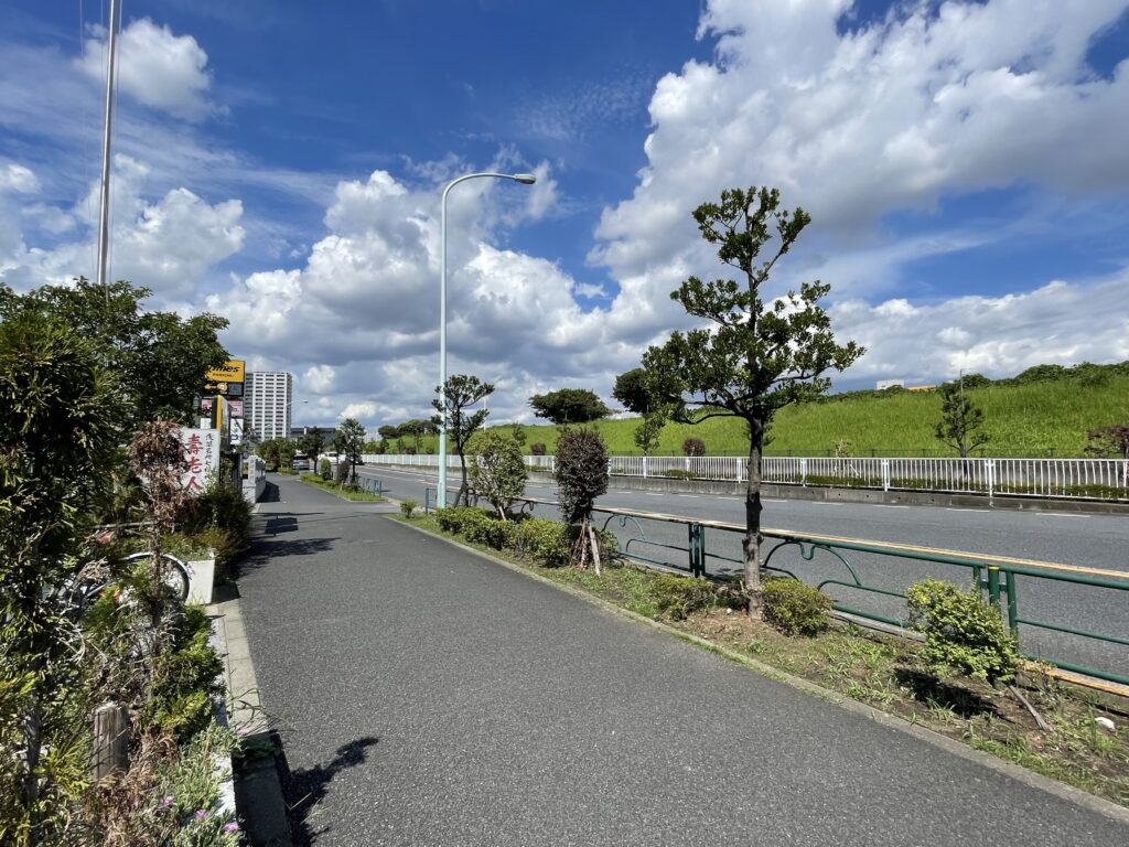 「川の手通り」は「石濱神社」の側を通っっている