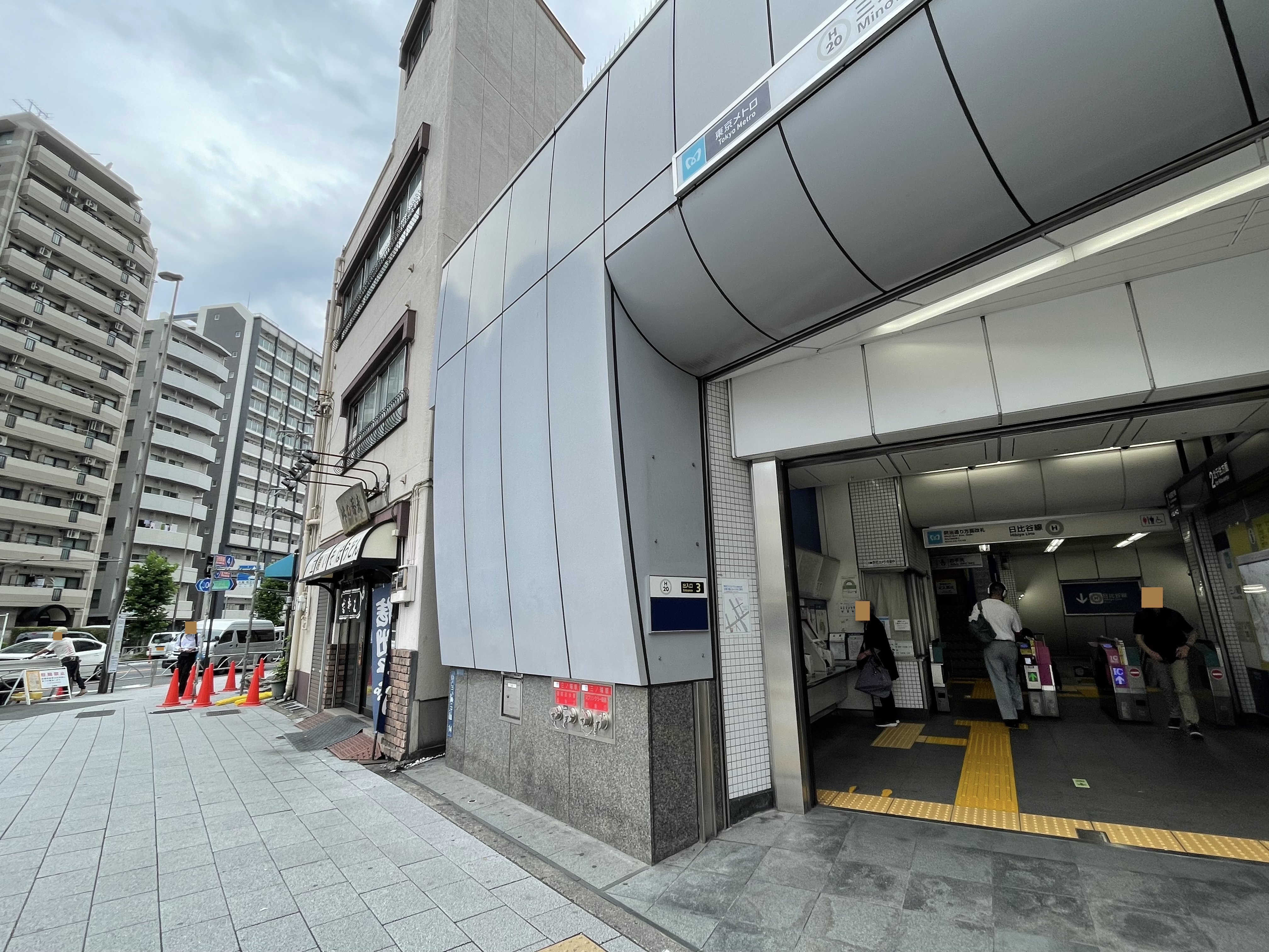 日比谷線の三ノ輪駅を出て右手すぐ