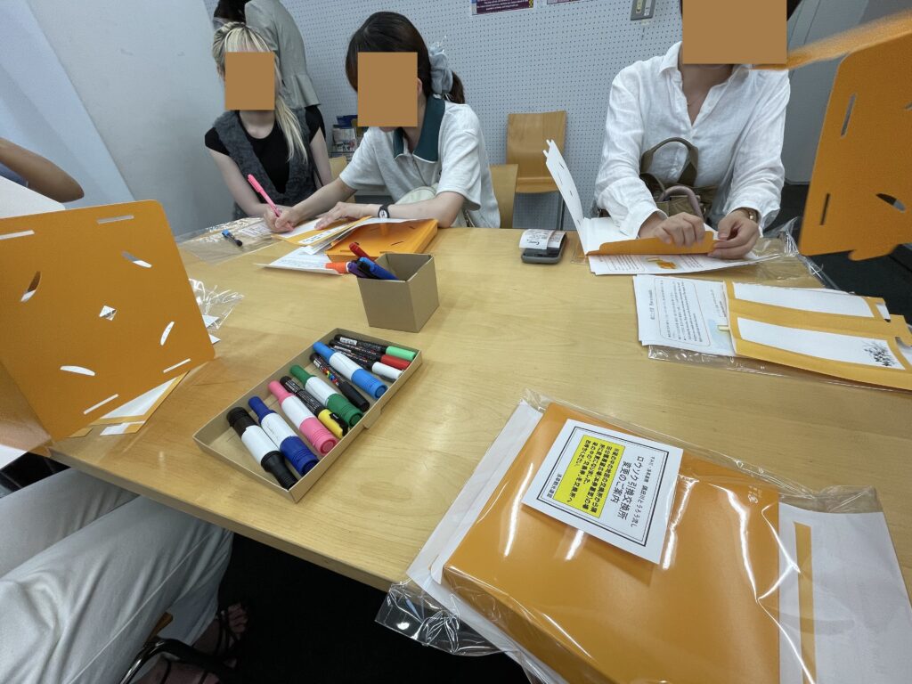 「とうろう」組立のワークショップの様子