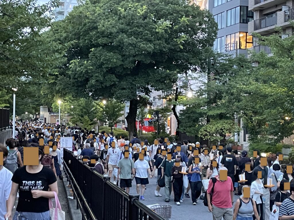 19時近くになり、隅田公園内を吾妻橋の方へ歩く