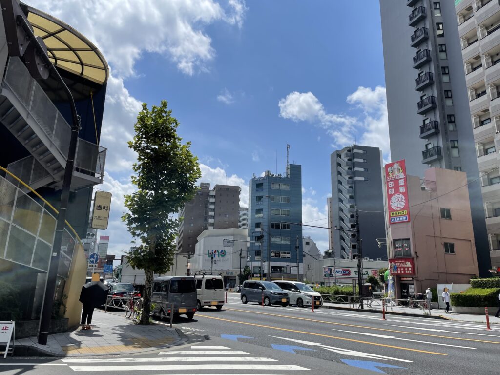 浄閑寺近くの「日光街道(国道4号線)」