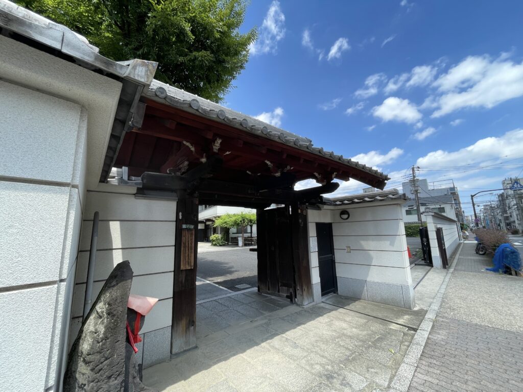 浄閑寺の門