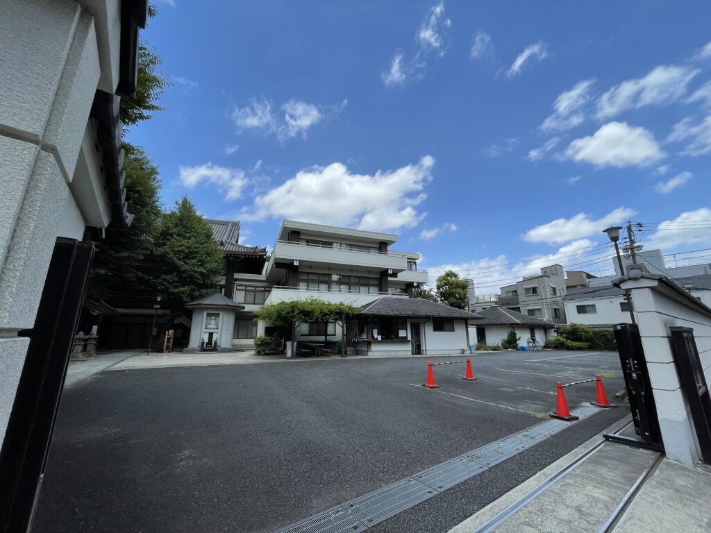 浄閑寺の境内