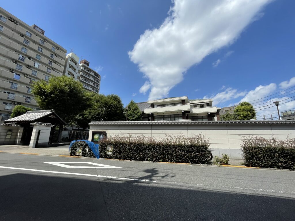 静かな浄閑寺の周辺