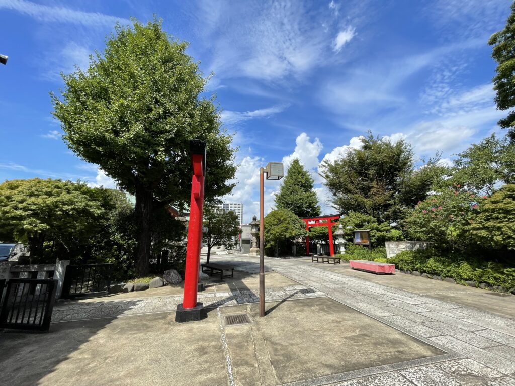 御本殿へと続く境内の参道