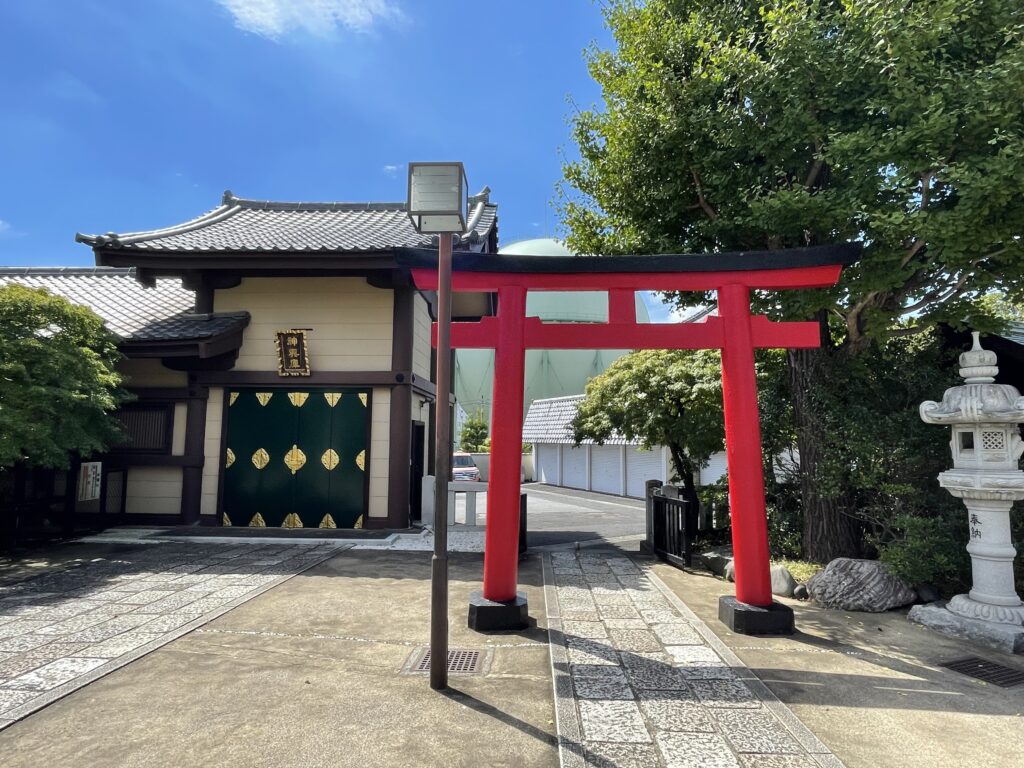 「神興庫」には御神輿が納められている