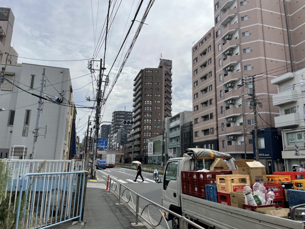 京急本線と並ぶ国道15線の途中に「立会川橋」がある