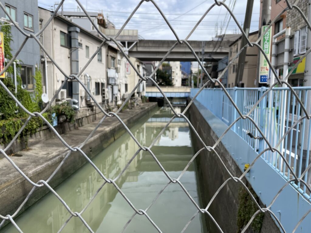 立会川橋から見た「立会川」