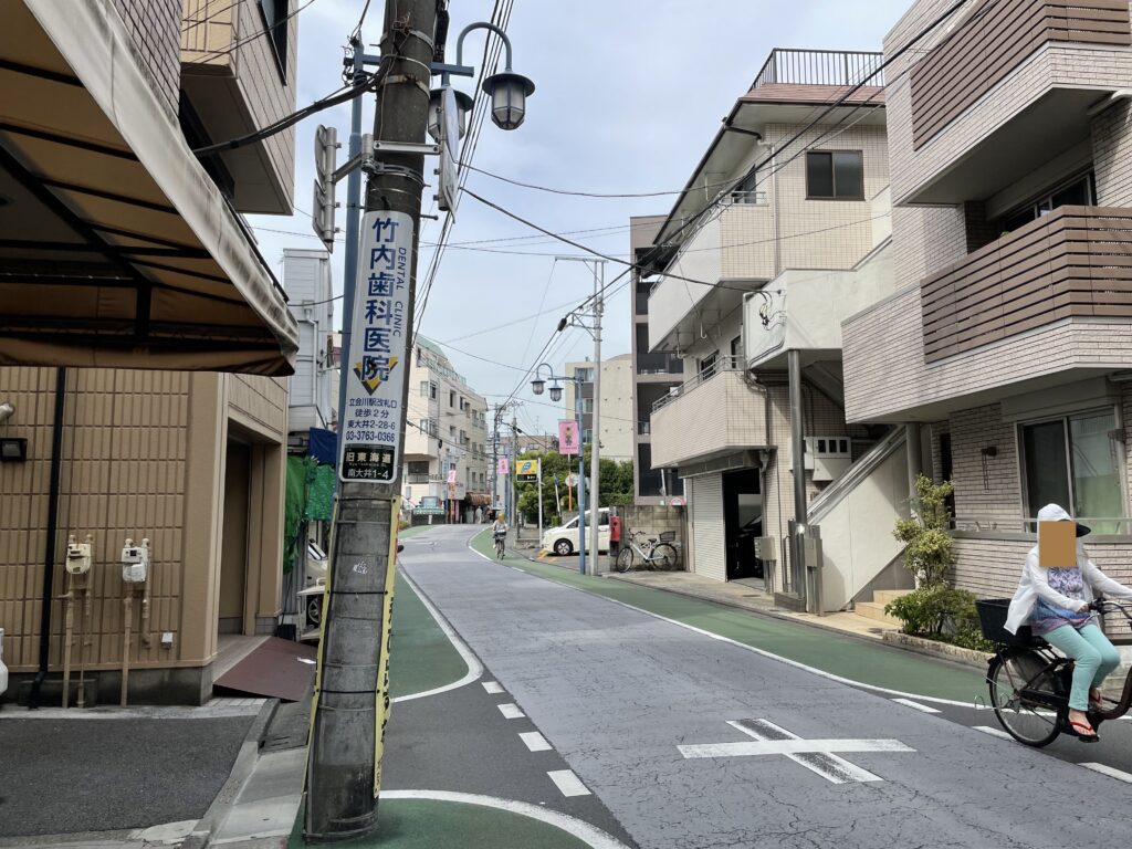「競馬場通り」から「旧東海道」を立会川へ戻ると「浜川橋」がある