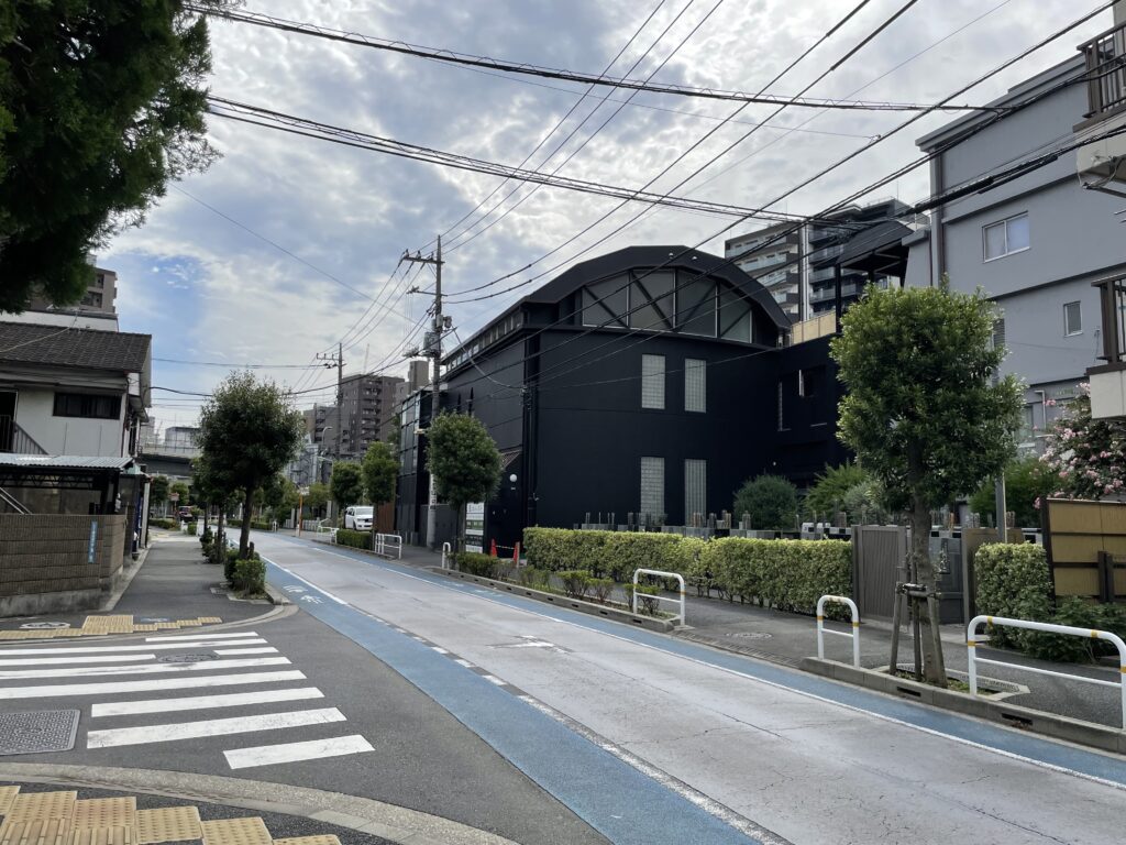 南の入り口である旧東海道沿いに設けられた鈴ヶ森刑場の遺跡に隣接する「大経寺」
