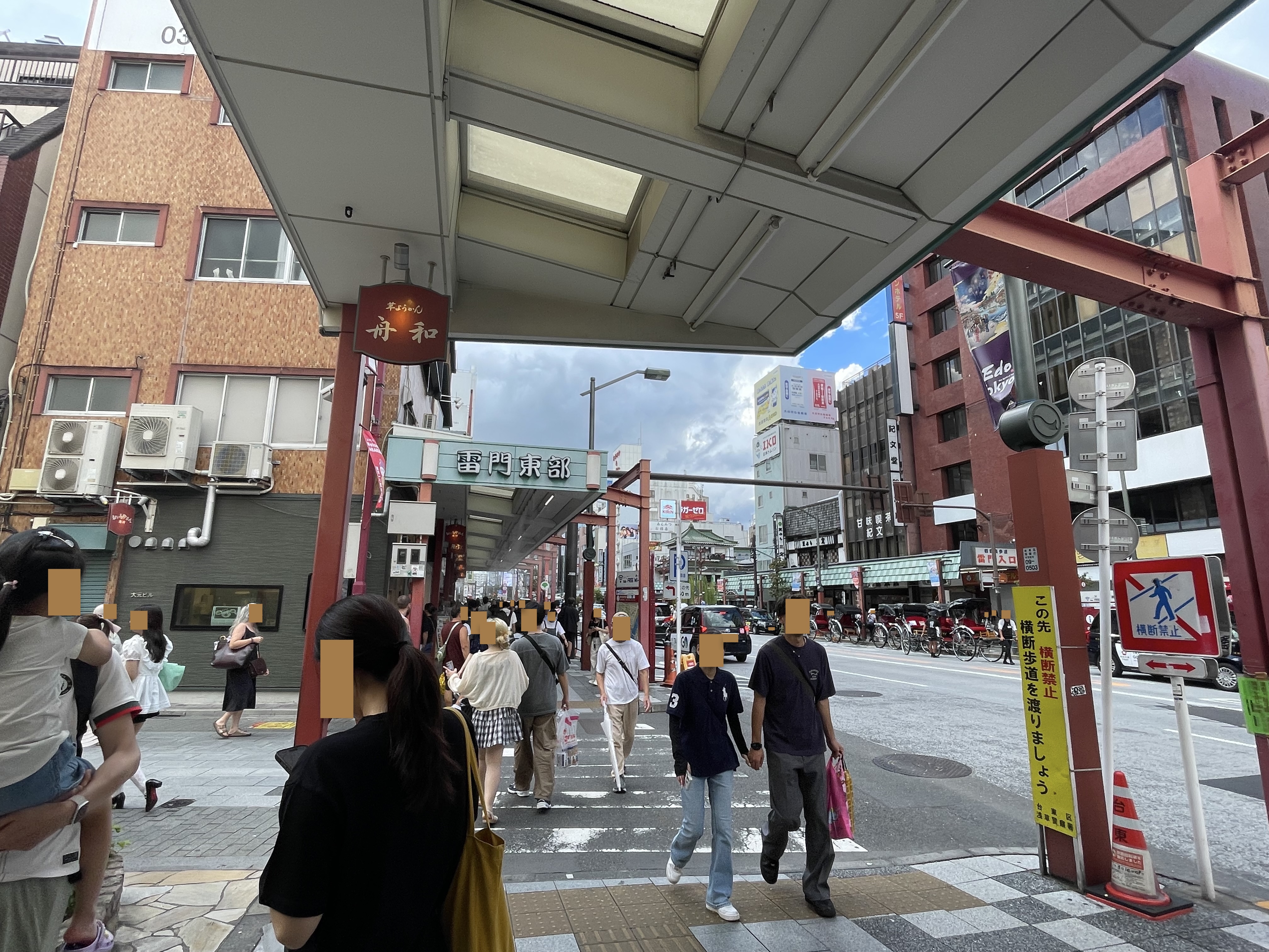 国際通りへと向かって歩く