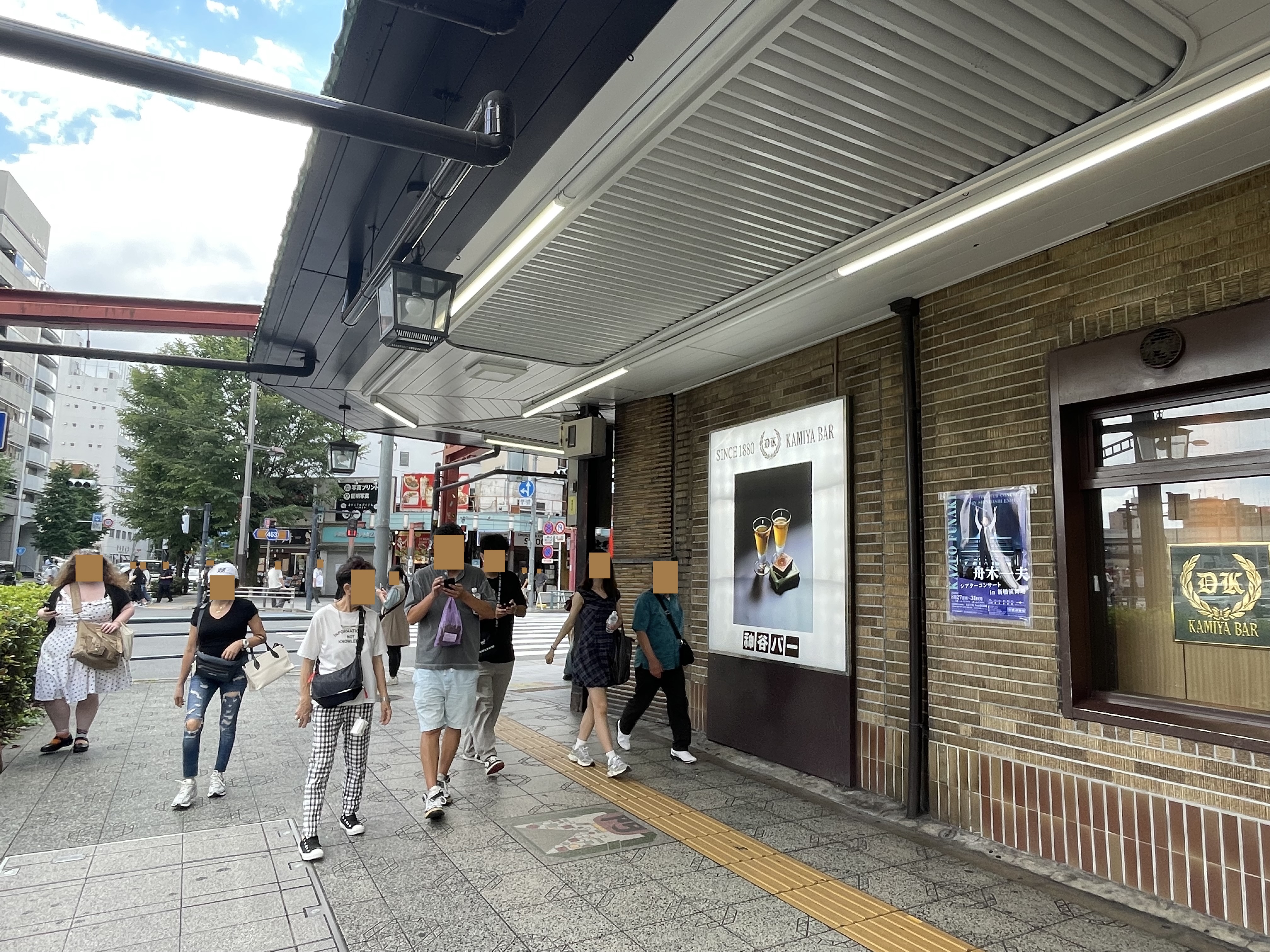 雷門通りへと向かう