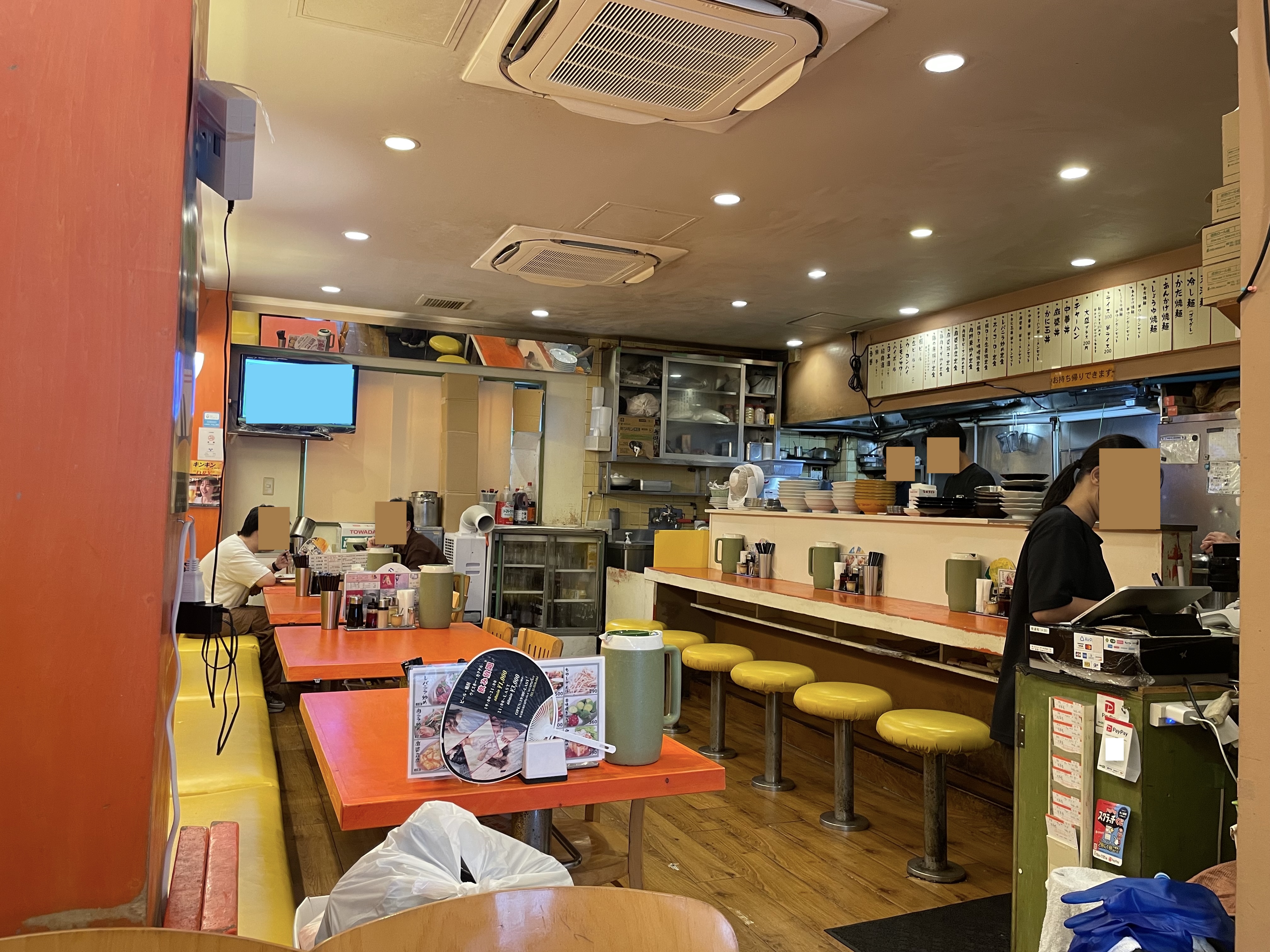 お会計は店の奥にあるレジにて